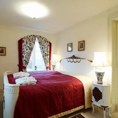 Broholm Castle 호텔