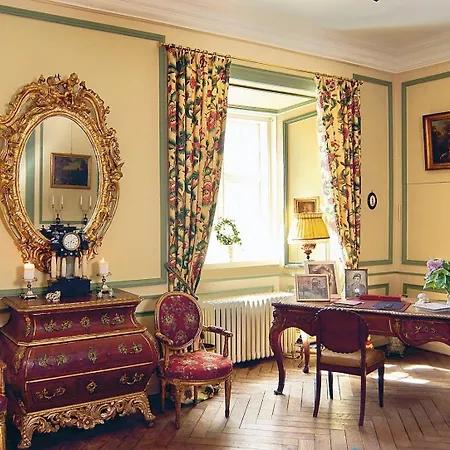 Broholm Castle فندق 3*