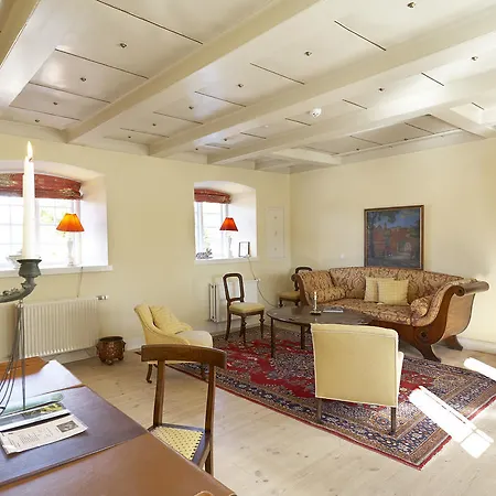 Broholm Castle 호텔