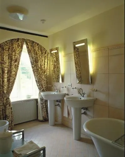 Broholm Castle 호텔